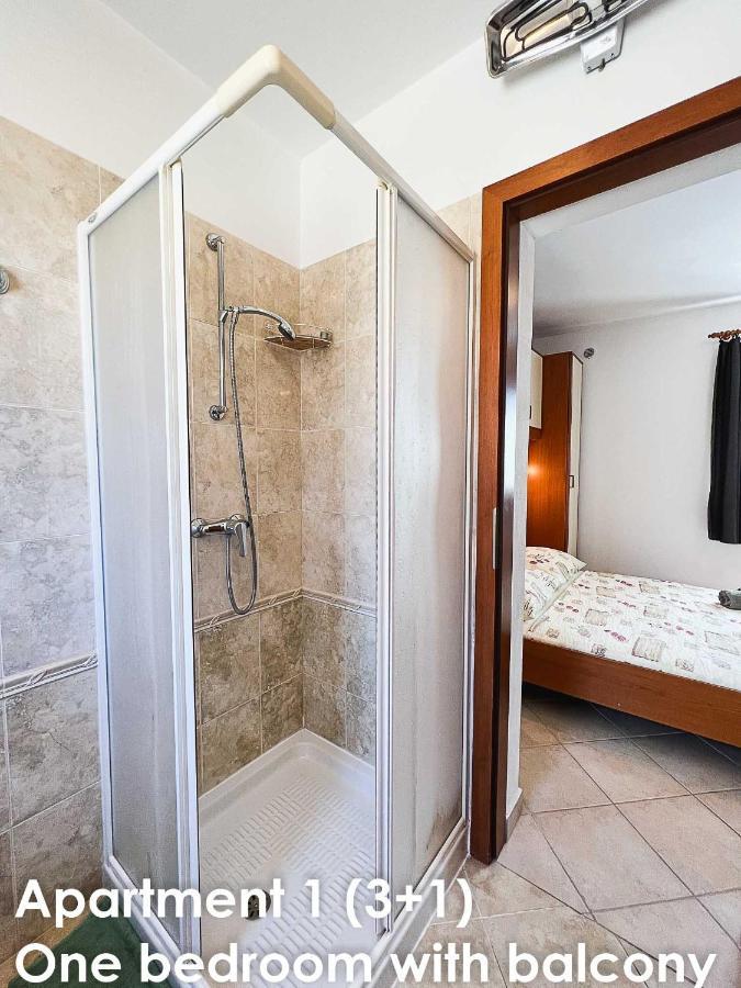 Sunshine Apartments Funtana With Balcony And Sea View Buitenkant foto