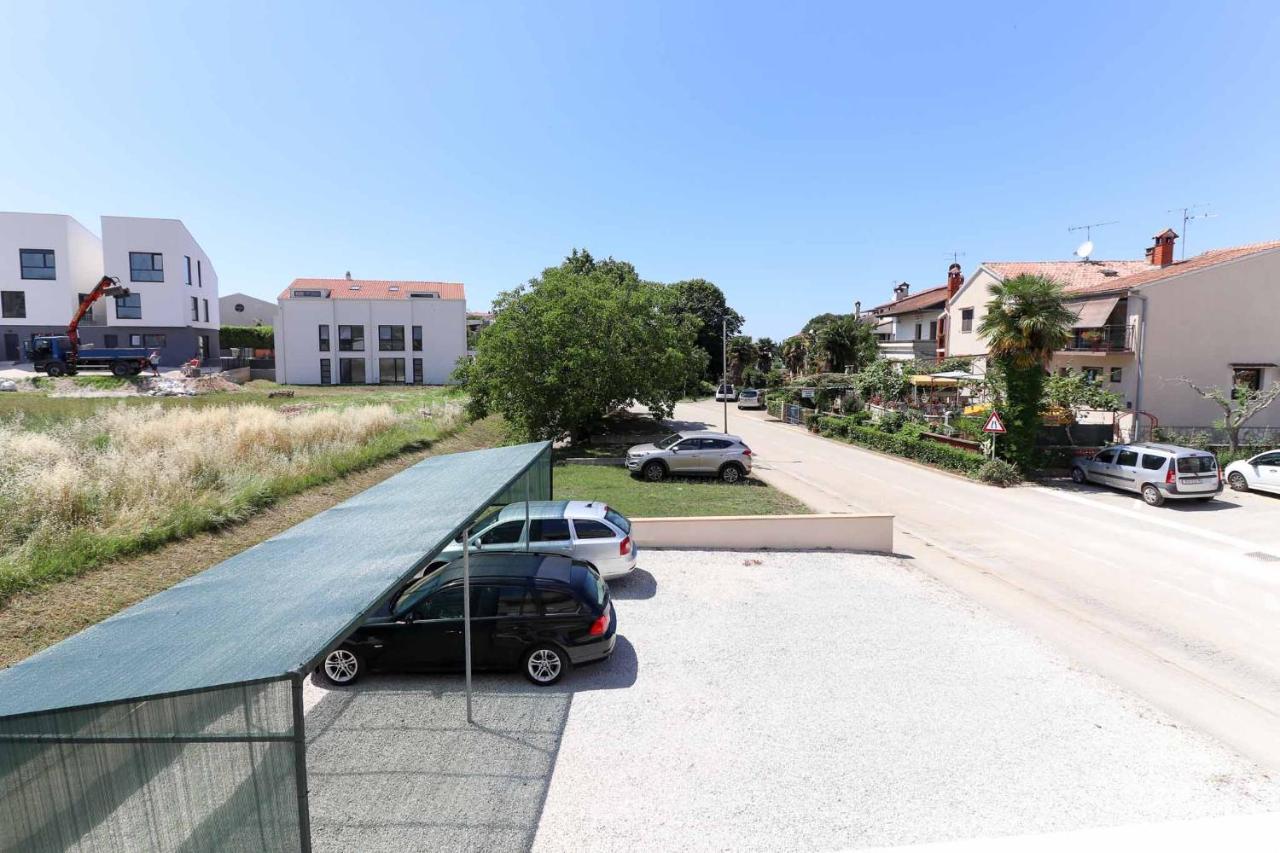 Sunshine Apartments Funtana With Balcony And Sea View Buitenkant foto