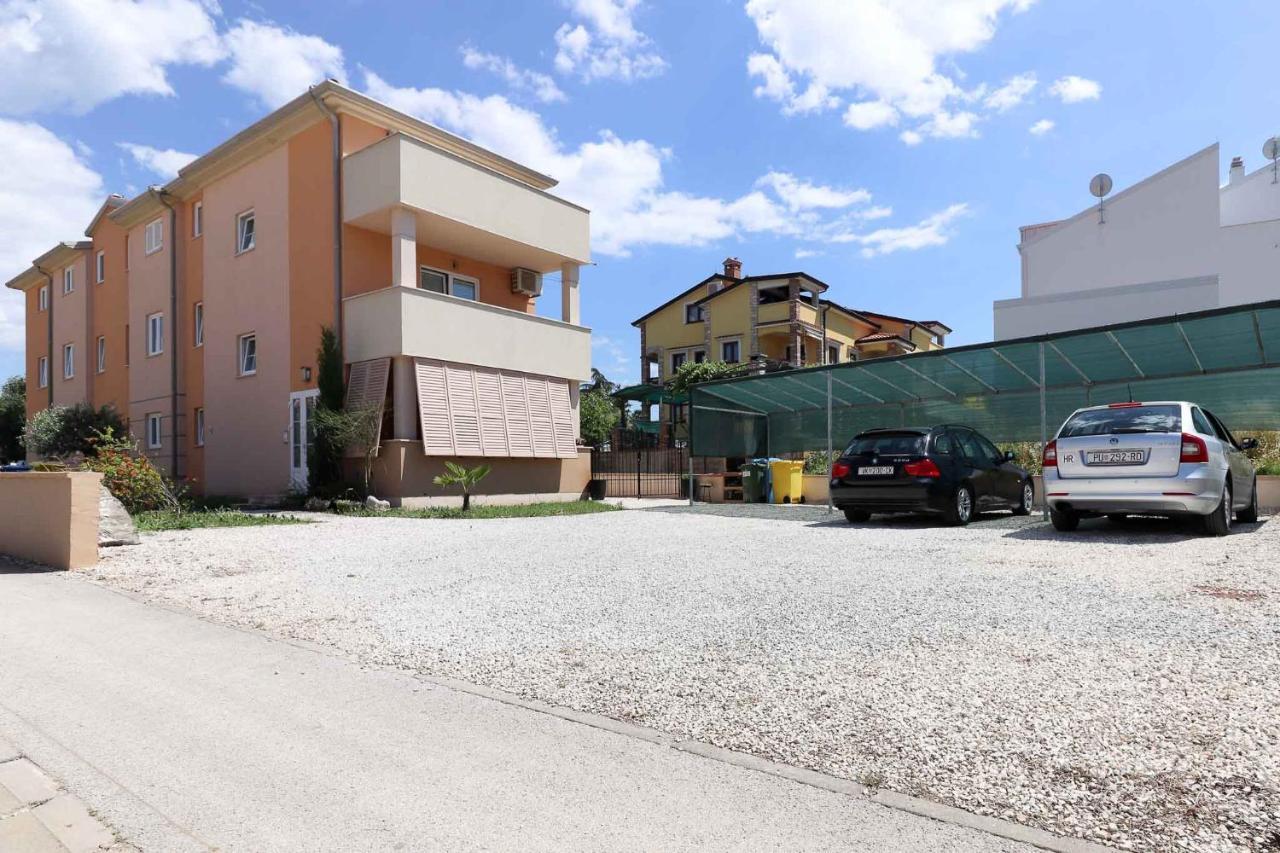 Sunshine Apartments Funtana With Balcony And Sea View Buitenkant foto
