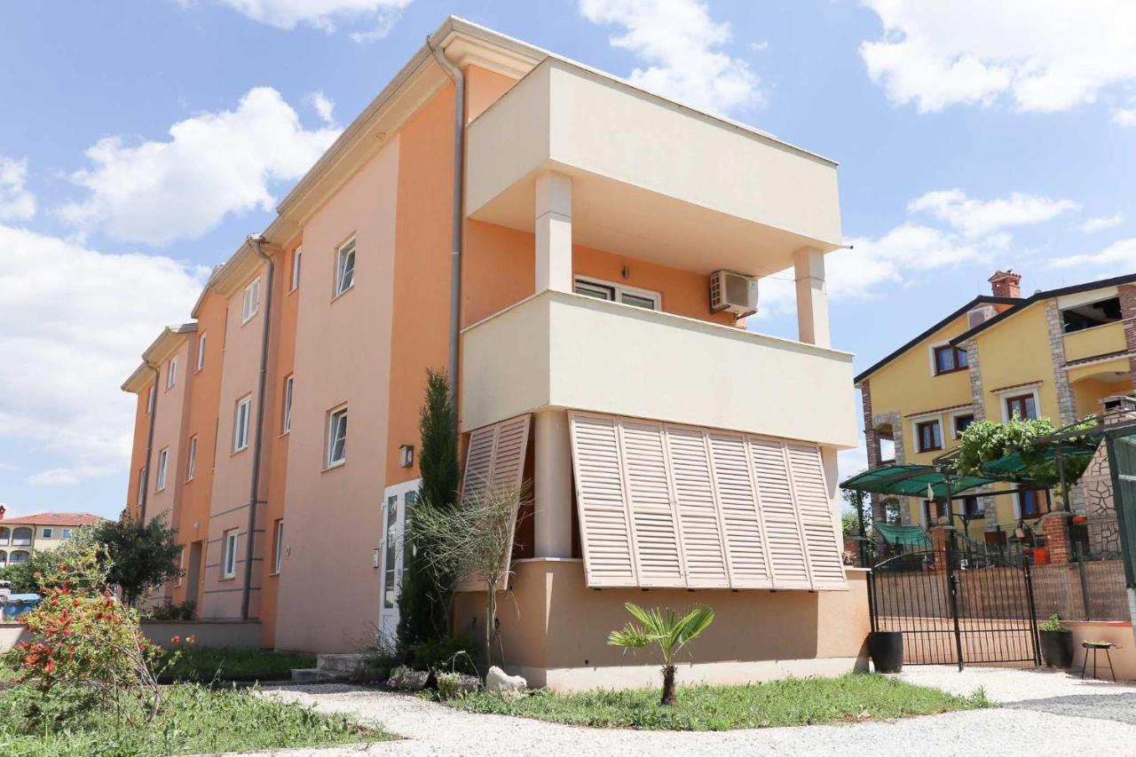 Sunshine Apartments Funtana With Balcony And Sea View Buitenkant foto