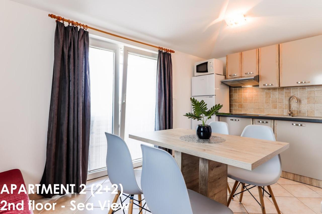 Sunshine Apartments Funtana With Balcony And Sea View Buitenkant foto