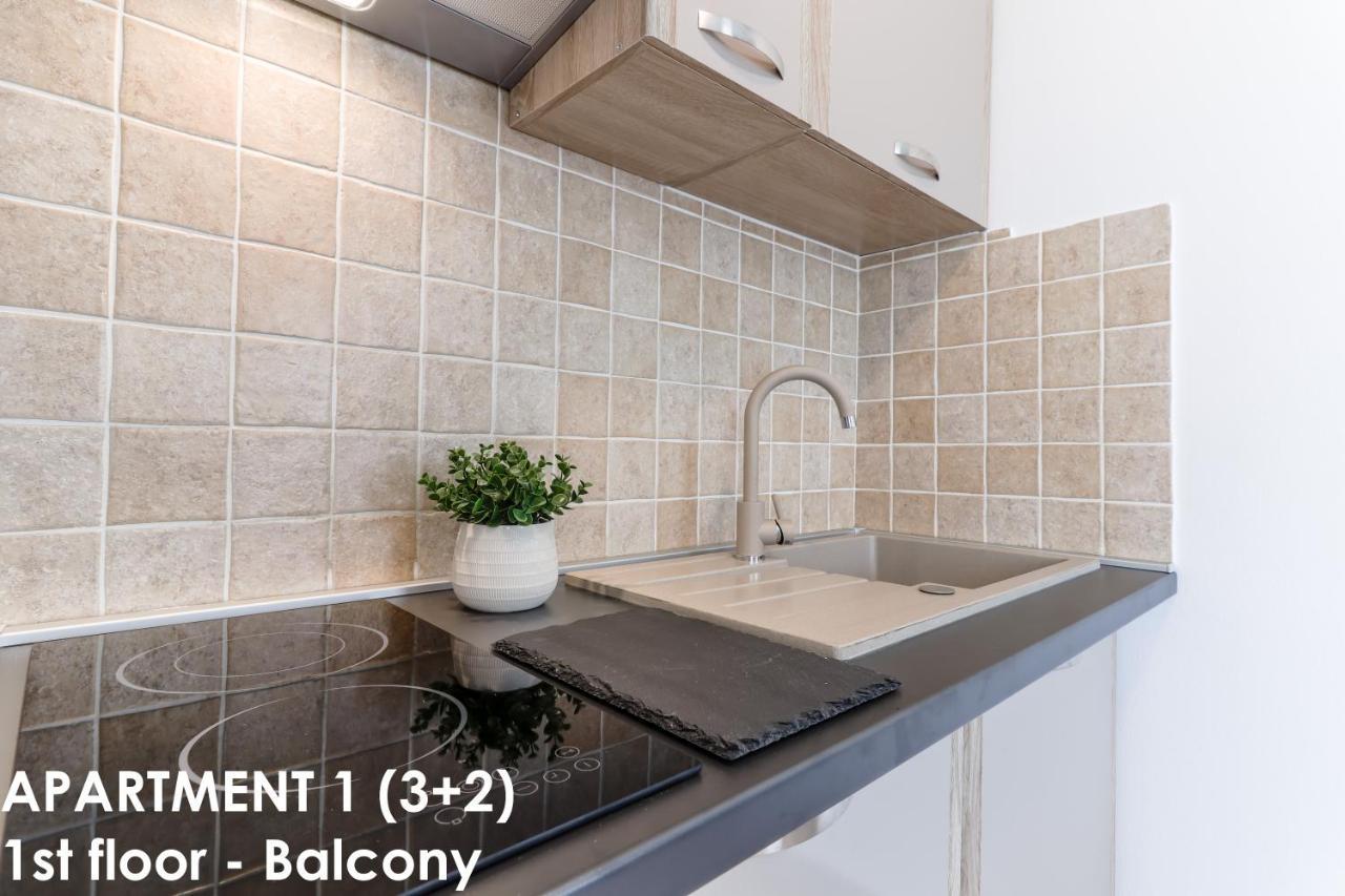 Sunshine Apartments Funtana With Balcony And Sea View Buitenkant foto