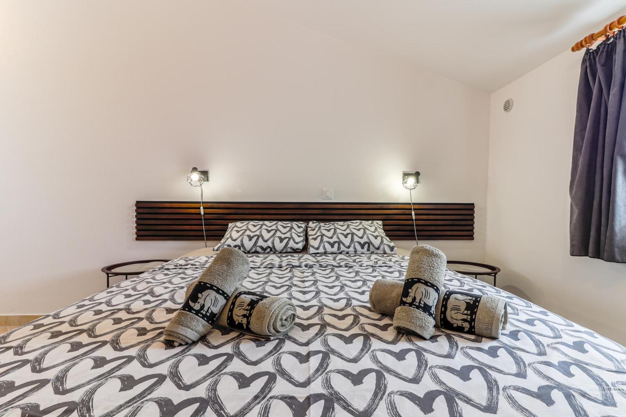 Sunshine Apartments Funtana With Balcony And Sea View Buitenkant foto