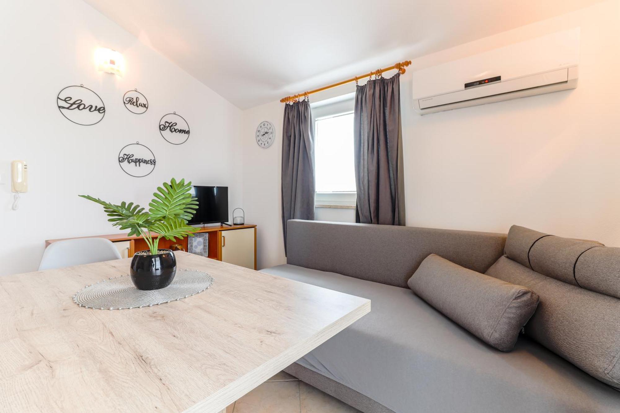 Sunshine Apartments Funtana With Balcony And Sea View Buitenkant foto
