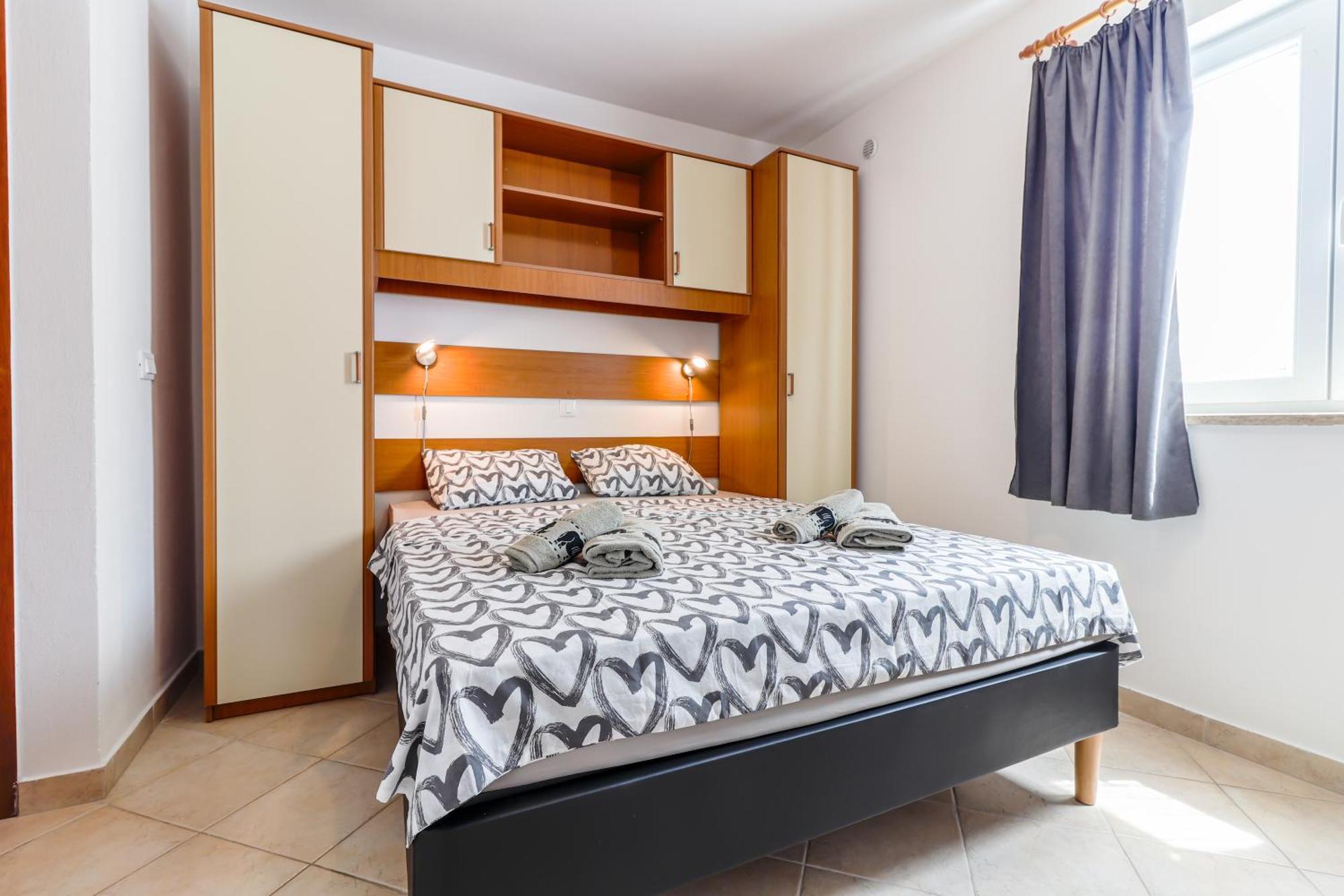Sunshine Apartments Funtana With Balcony And Sea View Buitenkant foto